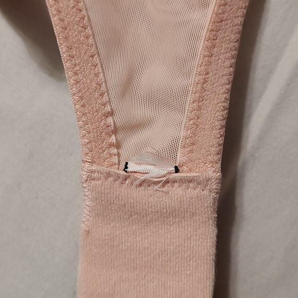 💕 EUC Victoria's Secret Ladies/Teens Push Up Without Padding Underwire Bra, 34C - Picture 8 of 11